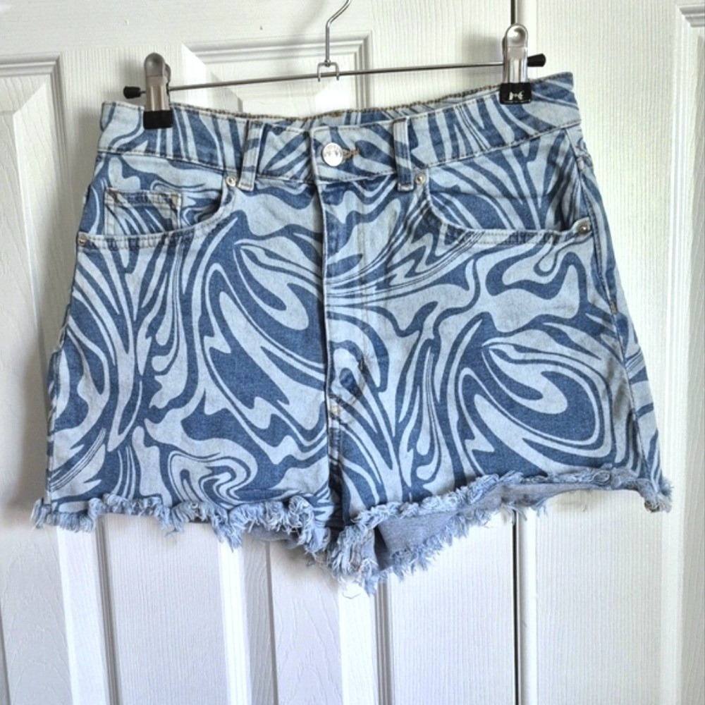 H&M Divided‎ Light And Dark Blue Swirl Cutoff Frayed High Waisted Jean Shorts 8